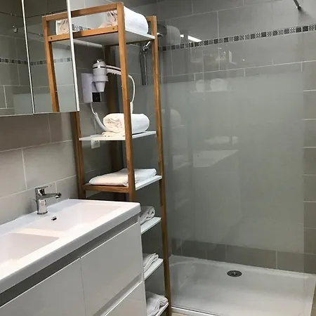 Le Soleil 140 M2 Climatise Parking Prive Proche Sanctuaires アパート