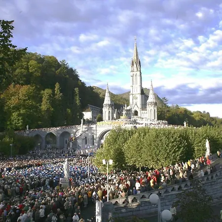 Le Soleil 140 M2 Climatise Parking Prive Proche Sanctuaires דירה לורדה